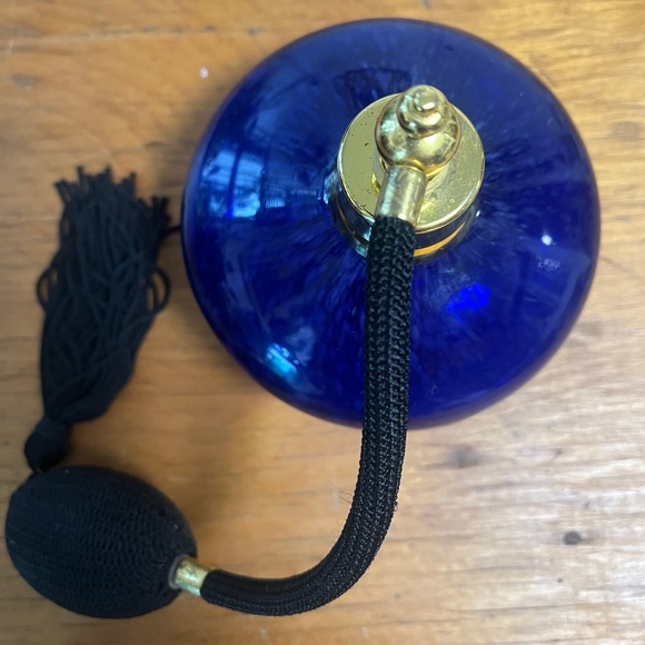 Vintage Cobalt Blue Art Glass Perfume Bottle With Gold Accents & Black Atomizer - Picture 3 of 5